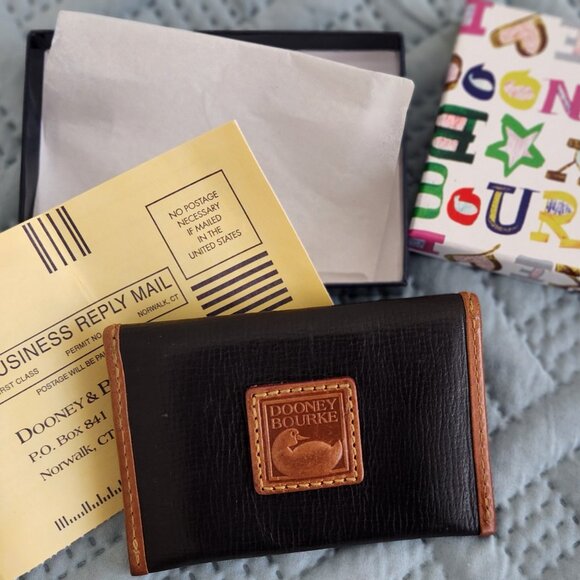Dooney & Bourke card case brown - Picture 1 of 6